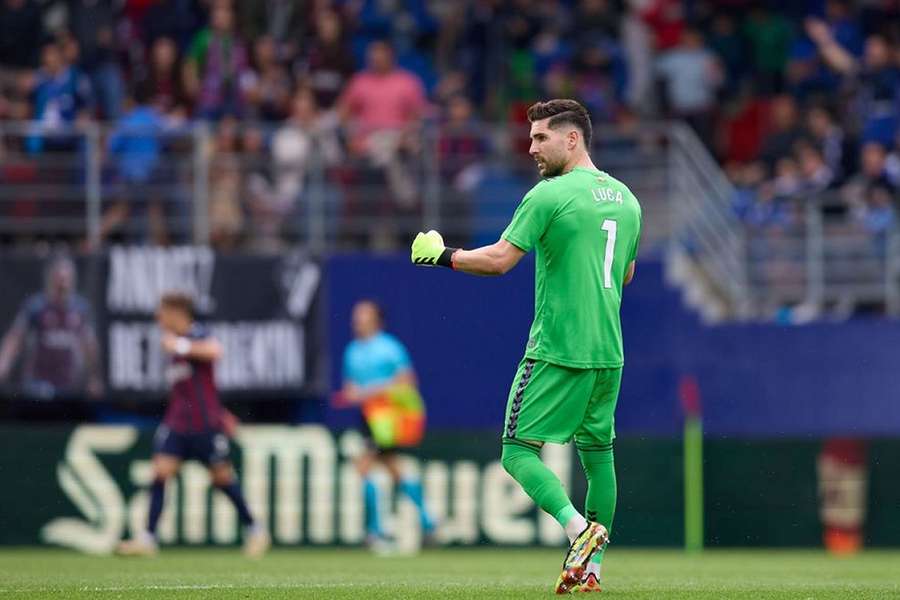 Granada keeper Zidane leaves France for new nation