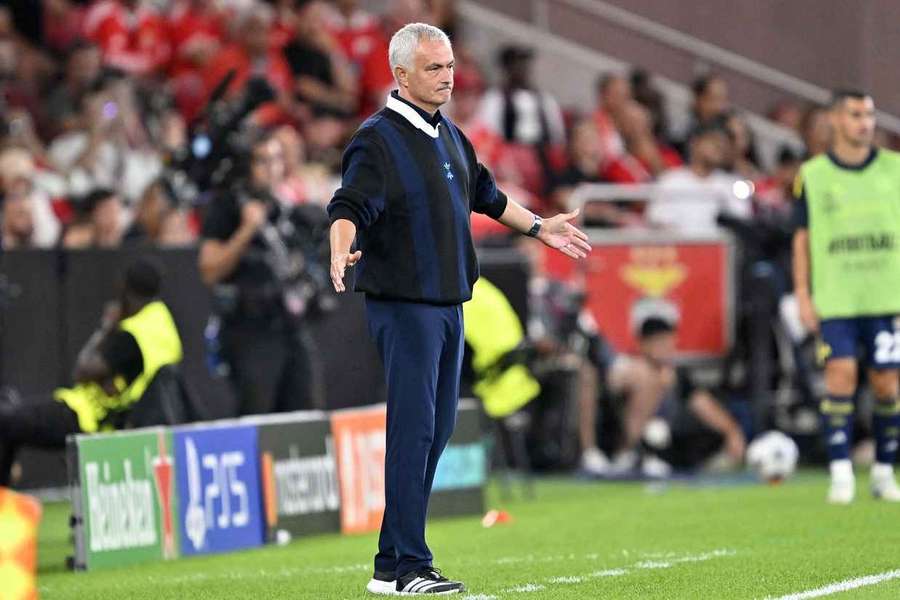 Mourinho READY to accept Benfica offer
