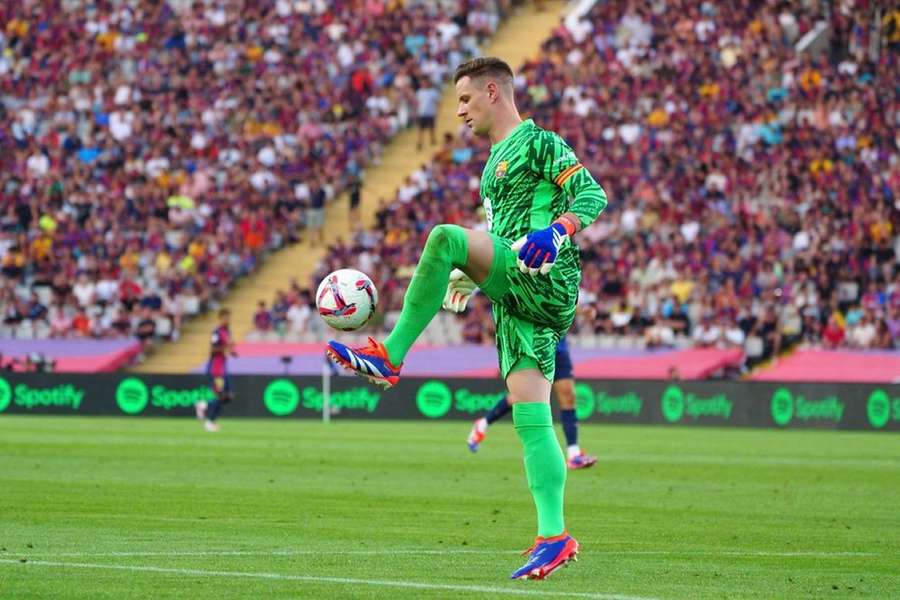 Schuster urges Ter Stegen to leave "ruthless" Barcelona