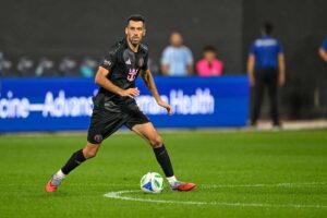 Barcelona hero Busquets announces retirement plans