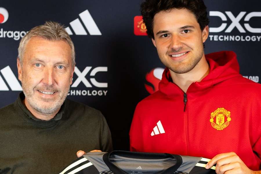 Antwerp chief Overmars: We were selling to Lammens to Aston Villa before Man Utd knocked