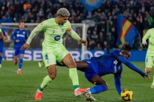 Suarez speaks with Araujo about Liverpool move