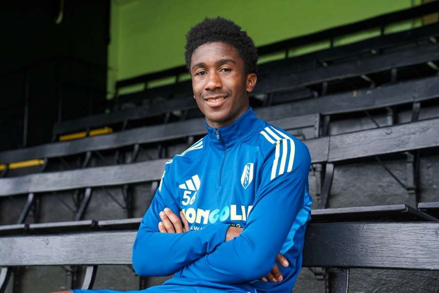 Loupalo-Bi signs new Fulham contract