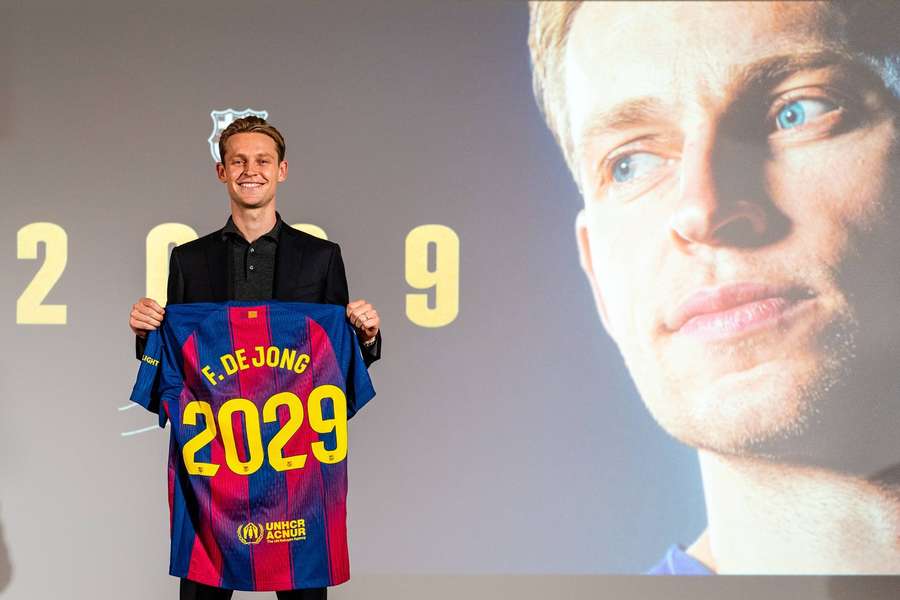 Frenkie de Jong at the event announcing his new deal