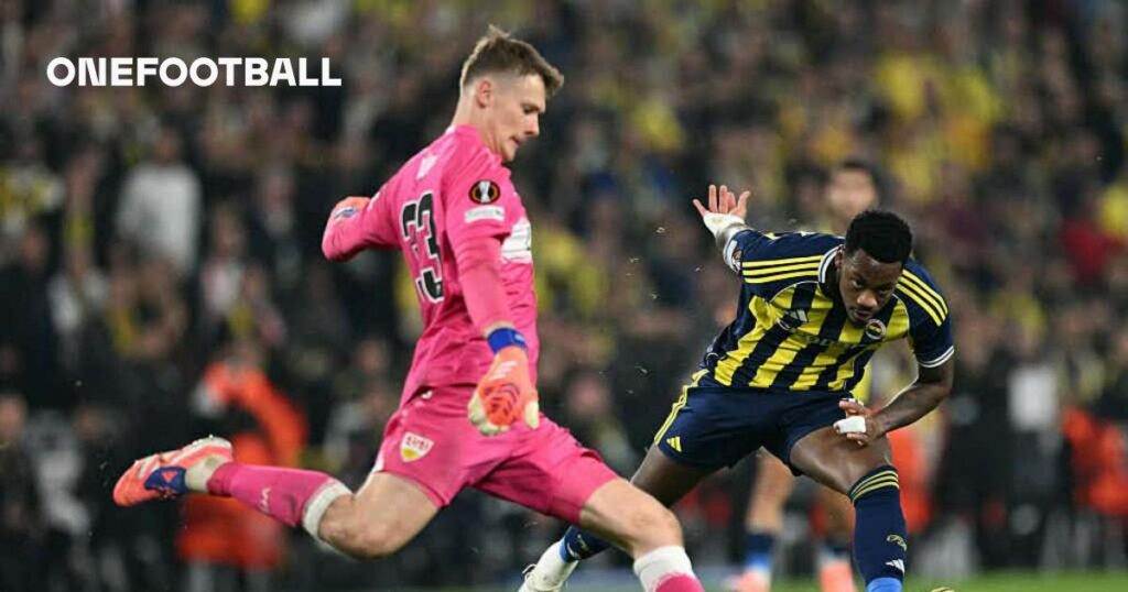 🧤 From Stopper to Playmaker: Bundesliga Goalkeeper Emerges as Assist Champion!