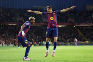 Lewandowski (centre) celebrates his goal with Lamine Yamal