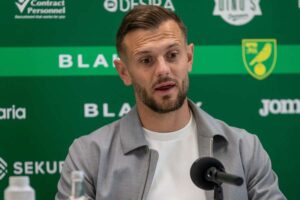 Wilshere being discussed inside Luton