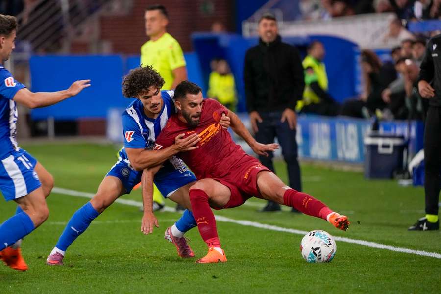Valencia CF's Luis Rioja (R) in action against Deportivo Alaves' Youssef Enriquez