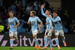 Aspas celebrates his equaliser with teammates