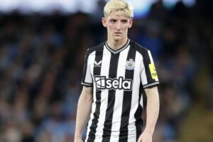 Newcastle winger Gordon brands Rummenigge comments as "stupid"