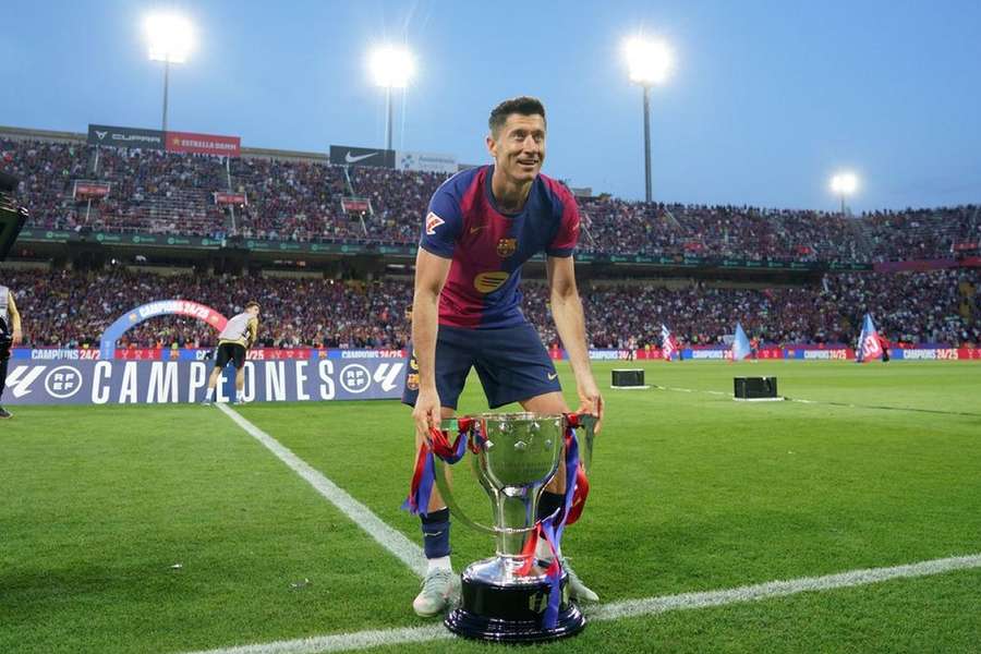 Agent cools Saudi rumours for Barcelona striker Lewandowski