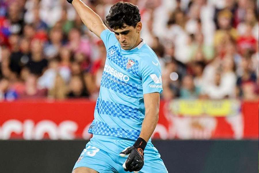 Ex-Sevilla keeper Bono pens new Al-Hilal contract