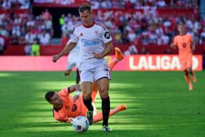 Cesar Azpilicueta in action for Sevilla