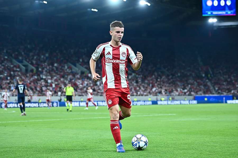 Olympiacos chief Kovacevic reveals bumper Brighton bid for Mouzakitis