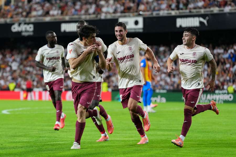 Gerard Moreno celebrates his goal