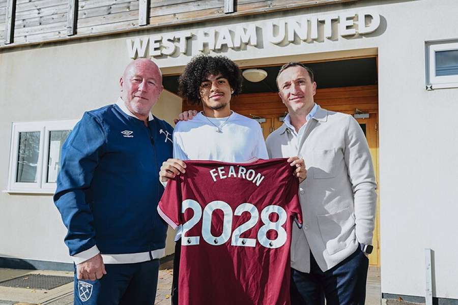 Fearon signs new West Ham contract