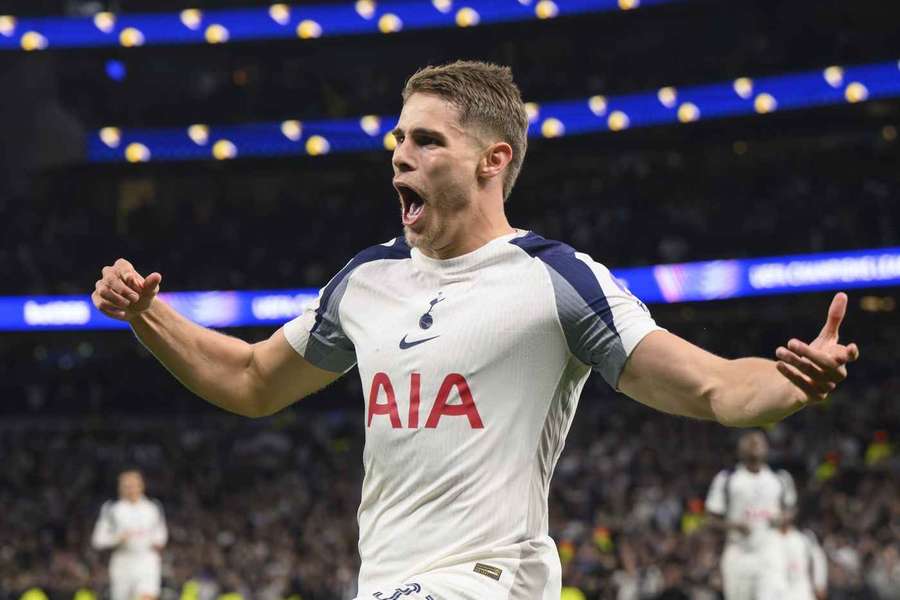 Tottenham Set to Reward Micky van de Ven with New Contract After Champions League Goal