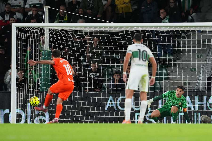 Late Oyarzabal penalty rescues Real Sociedad LaLiga draw at high-flying Elche