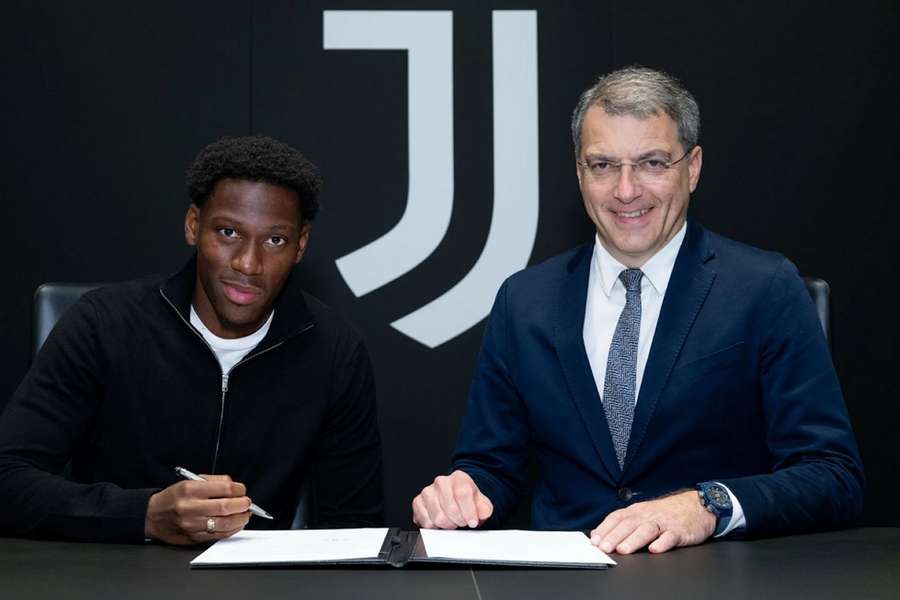 Chelsea, Spurs plan surprise January move for struggling Juventus striker David