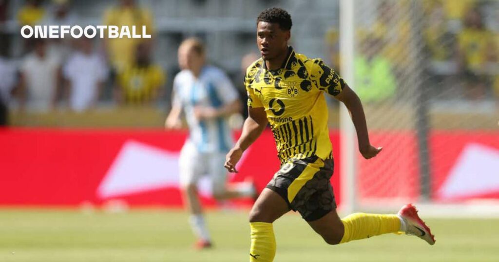 Borussia Dortmund Proposes Julien Duranville to Borussia Mönchengladbach Amidst Bundesliga Interest