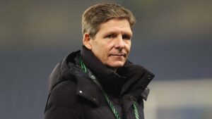 Oliver Glasner wearing a black coat