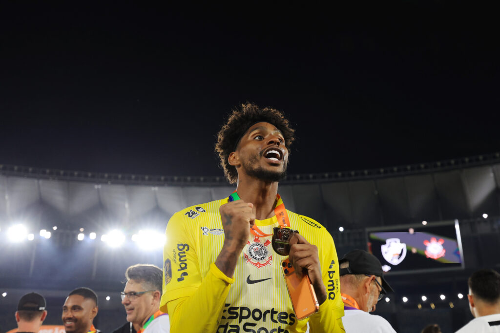 Milan's Attempt to Acquire Corinthians Keeper Hugo Souza Declined