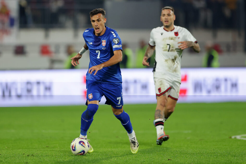 Arsenal Faces Competition from International Clubs for Inter's Stankovic