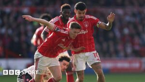 Elliot Anderson Concentrates on Nottingham Forest Amid Interest from Manchester United and Manchester City