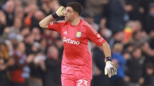 "Emi Martínez Stars as Aston Villa Advances to Europa League Quarterfinals"