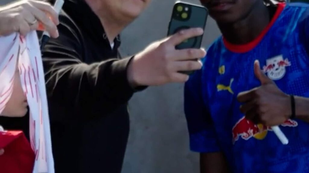 RB Leipzig Prepares for Showdown Against Gladbach with 1,500 Supporters in Attendance